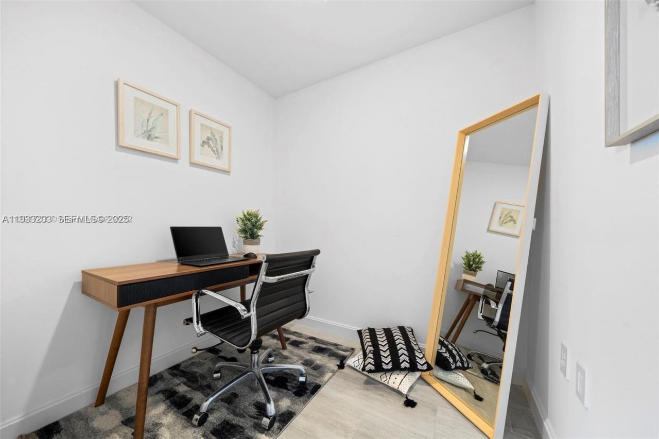 45 SW 9th St, Unit 1403, Miami, FL 33130 Photo