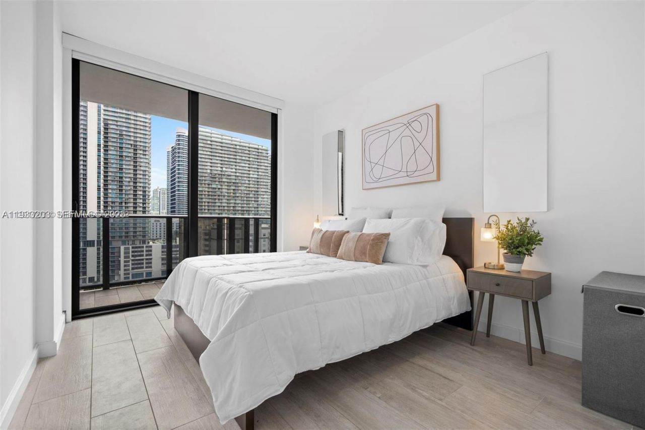 45 SW 9th St, Unit 1403, Miami, FL 33130 Photo