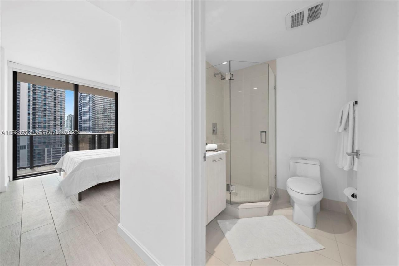 45 SW 9th St, Unit 1403, Miami, FL 33130 Photo