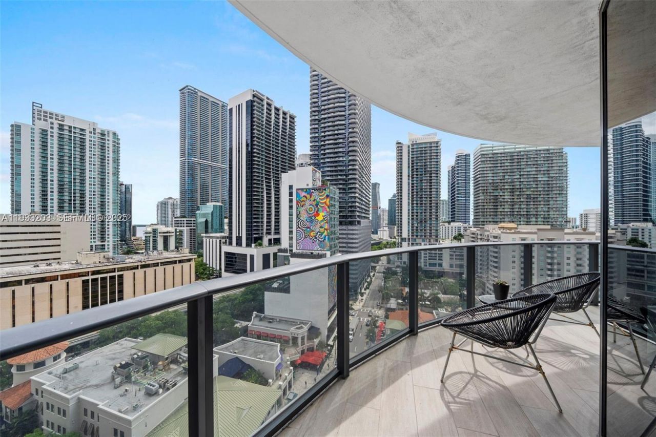 45 SW 9th St, Unit 1403, Miami, FL 33130 Photo
