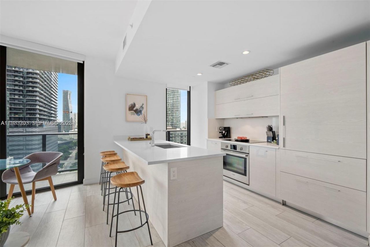 45 SW 9th St, Unit 1403, Miami, FL 33130 Photo