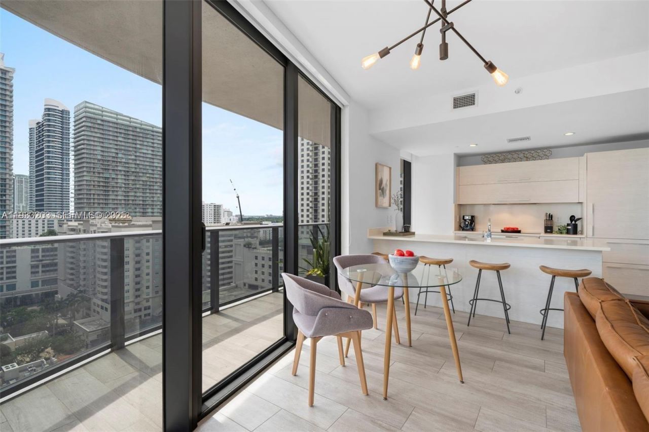 45 SW 9th St, Unit 1403, Miami, FL 33130 Photo