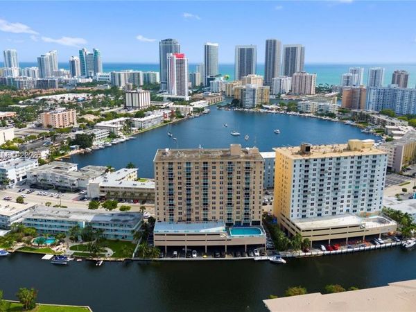 427 Golden Isles Dr, Unit 8A, Hallandale Beach, FL 33009