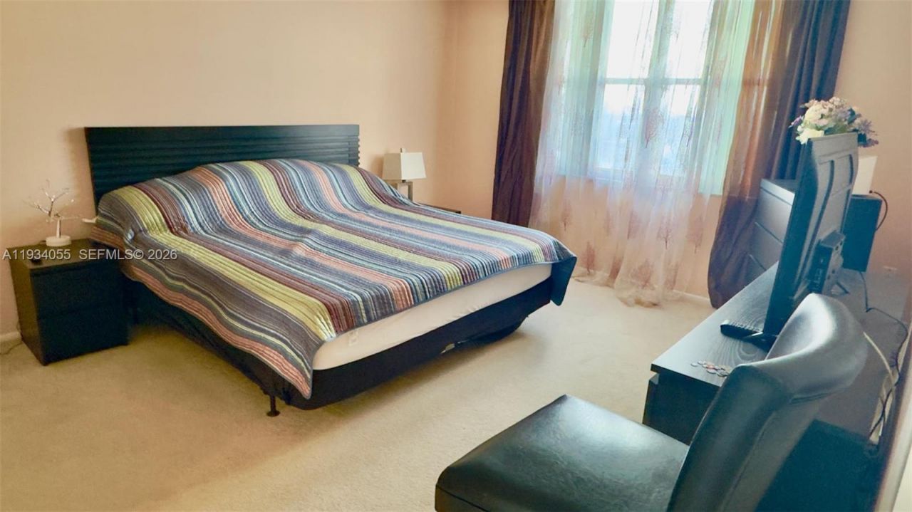 427 Golden Isles Dr, Unit 8A, Hallandale Beach, FL 33009 Photo