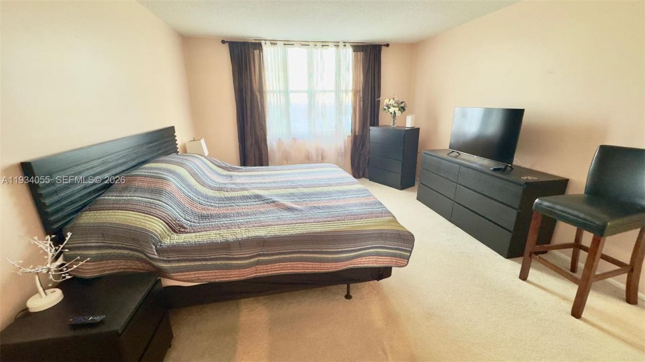 427 Golden Isles Dr, Unit 8A, Hallandale Beach, FL 33009 Photo