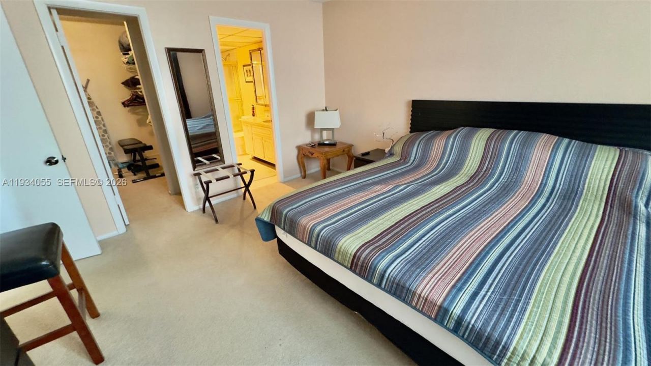 427 Golden Isles Dr, Unit 8A, Hallandale Beach, FL 33009 Photo