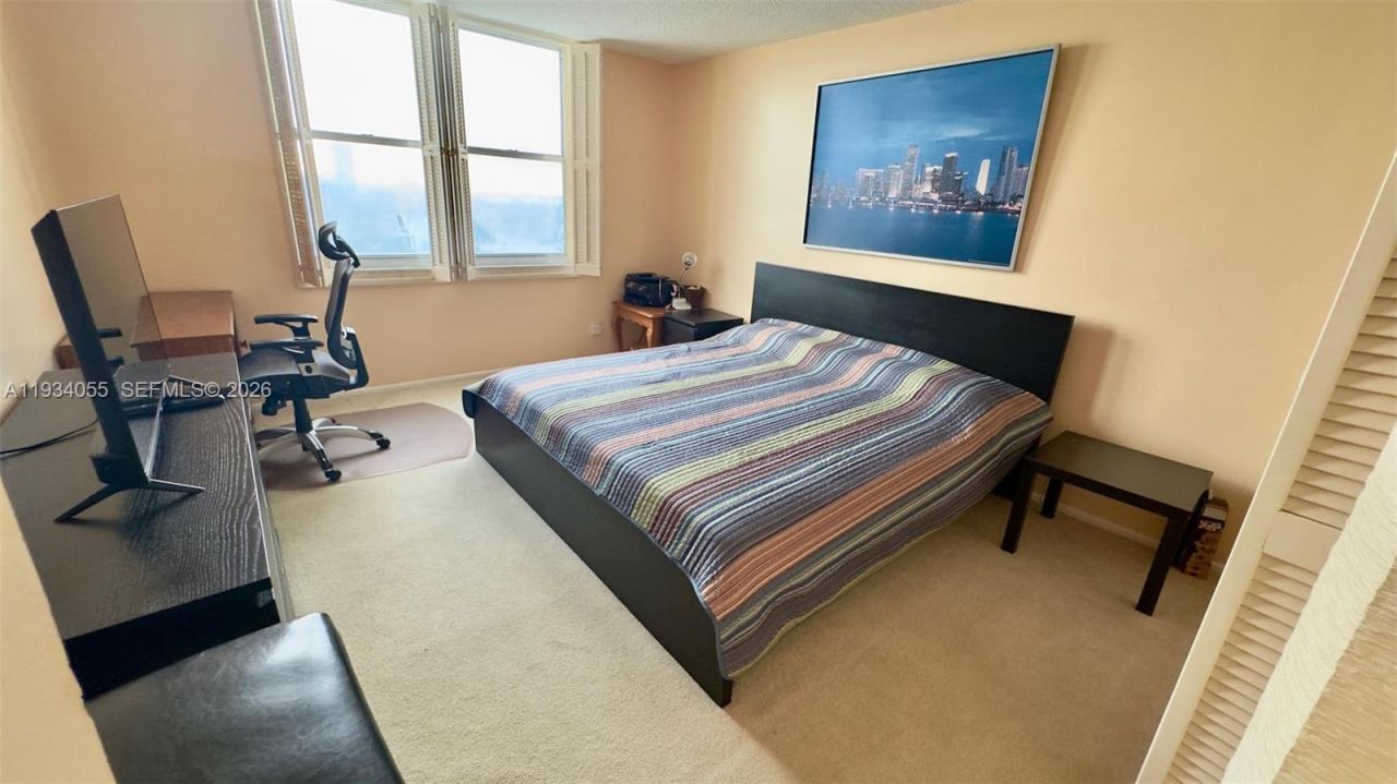 427 Golden Isles Dr, Unit 8A, Hallandale Beach, FL 33009 Photo