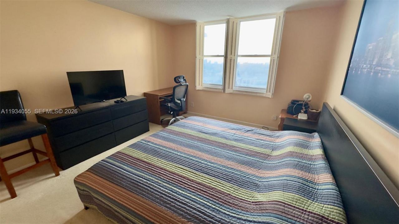 427 Golden Isles Dr, Unit 8A, Hallandale Beach, FL 33009 Photo