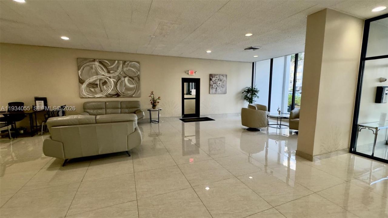 427 Golden Isles Dr, Unit 8A, Hallandale Beach, FL 33009 Photo