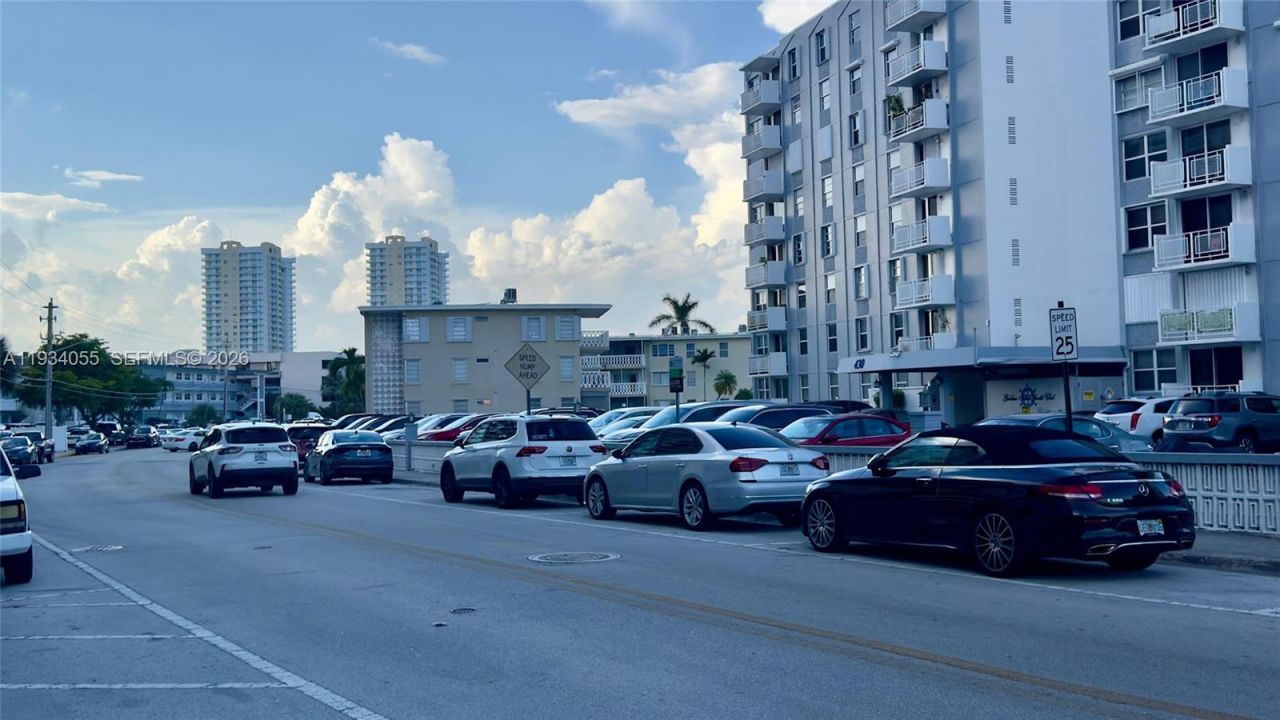 427 Golden Isles Dr, Unit 8A, Hallandale Beach, FL 33009 Photo