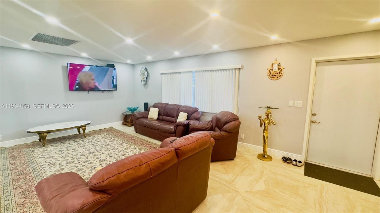 329 SE 3rd St, Unit 502S, Hallandale Beach, FL 33009 Photo