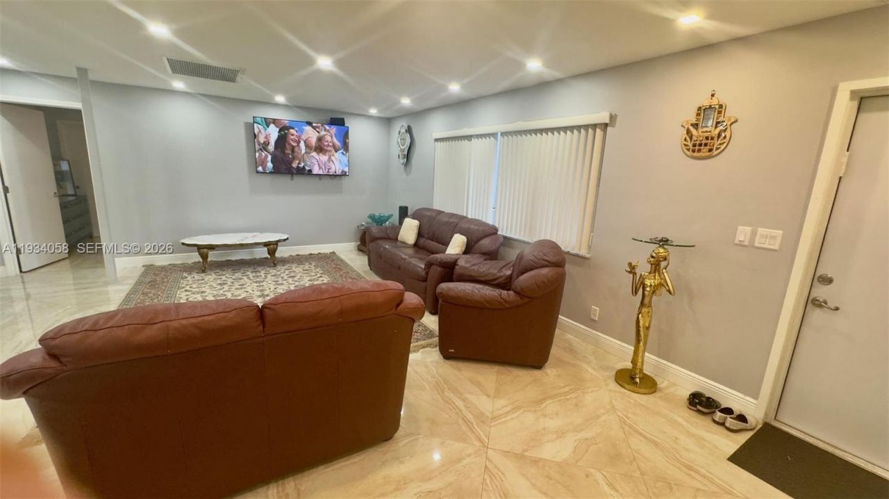 329 SE 3rd St, Unit 502S, Hallandale Beach, FL 33009 Photo