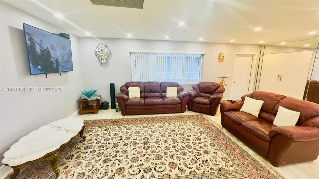 329 SE 3rd St, Unit 502S, Hallandale Beach, FL 33009 Photo