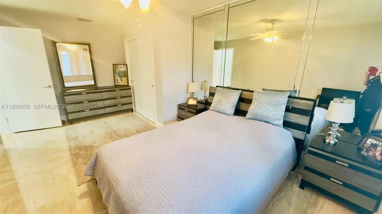 329 SE 3rd St, Unit 502S, Hallandale Beach, FL 33009 Photo