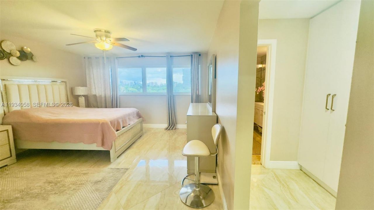 329 SE 3rd St, Unit 502S, Hallandale Beach, FL 33009 Photo