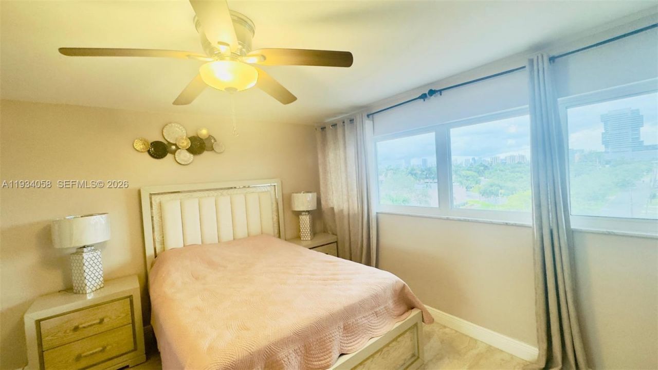 329 SE 3rd St, Unit 502S, Hallandale Beach, FL 33009 Photo