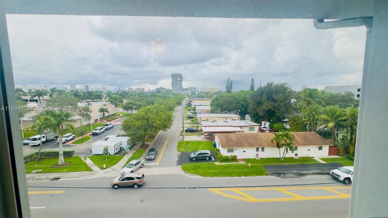 329 SE 3rd St, Unit 502S, Hallandale Beach, FL 33009 Photo