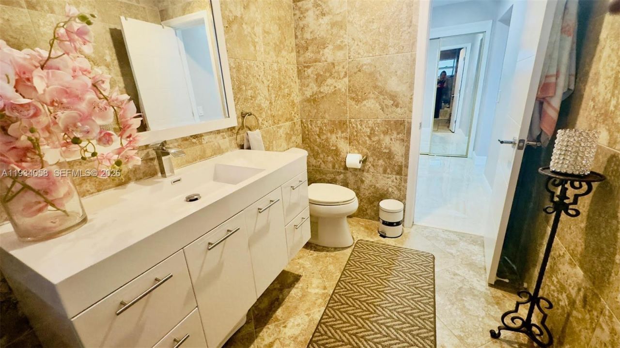 329 SE 3rd St, Unit 502S, Hallandale Beach, FL 33009 Photo