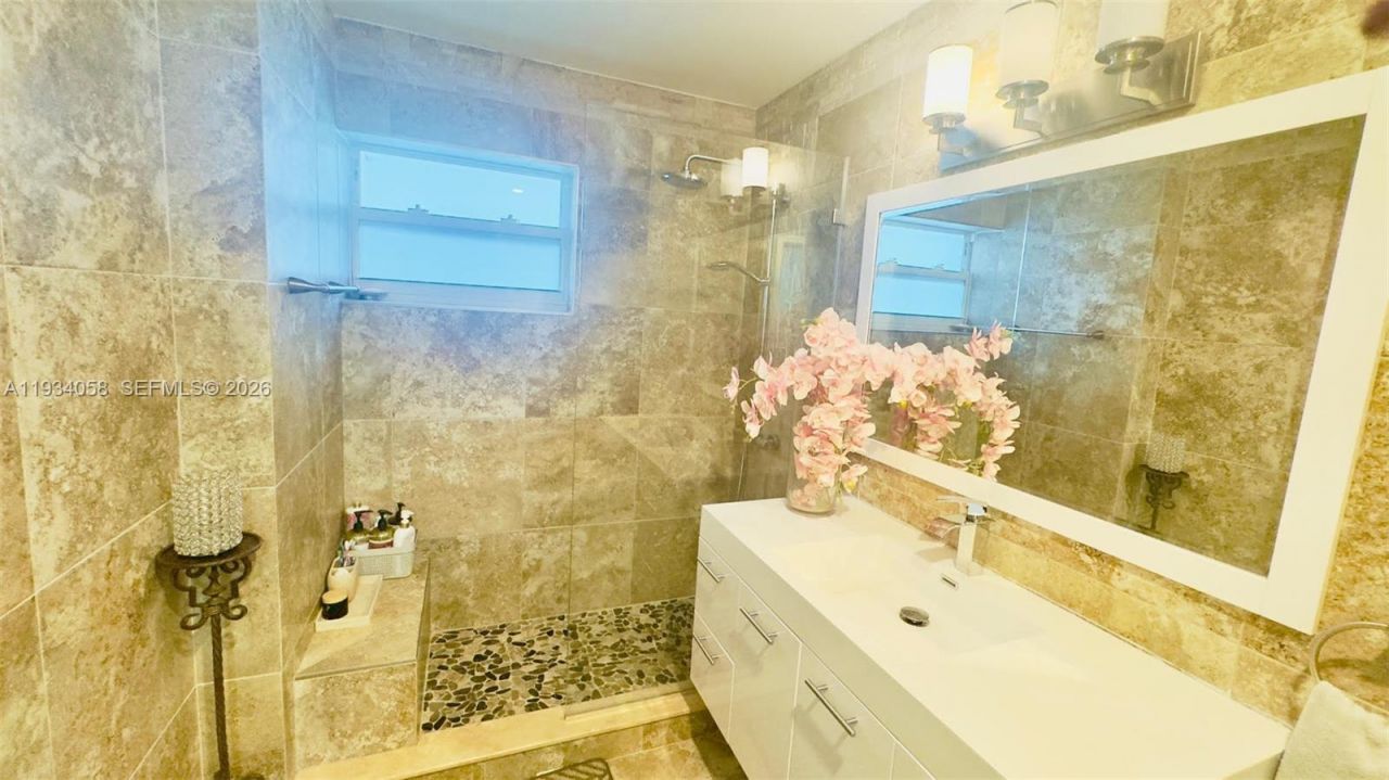 329 SE 3rd St, Unit 502S, Hallandale Beach, FL 33009 Photo