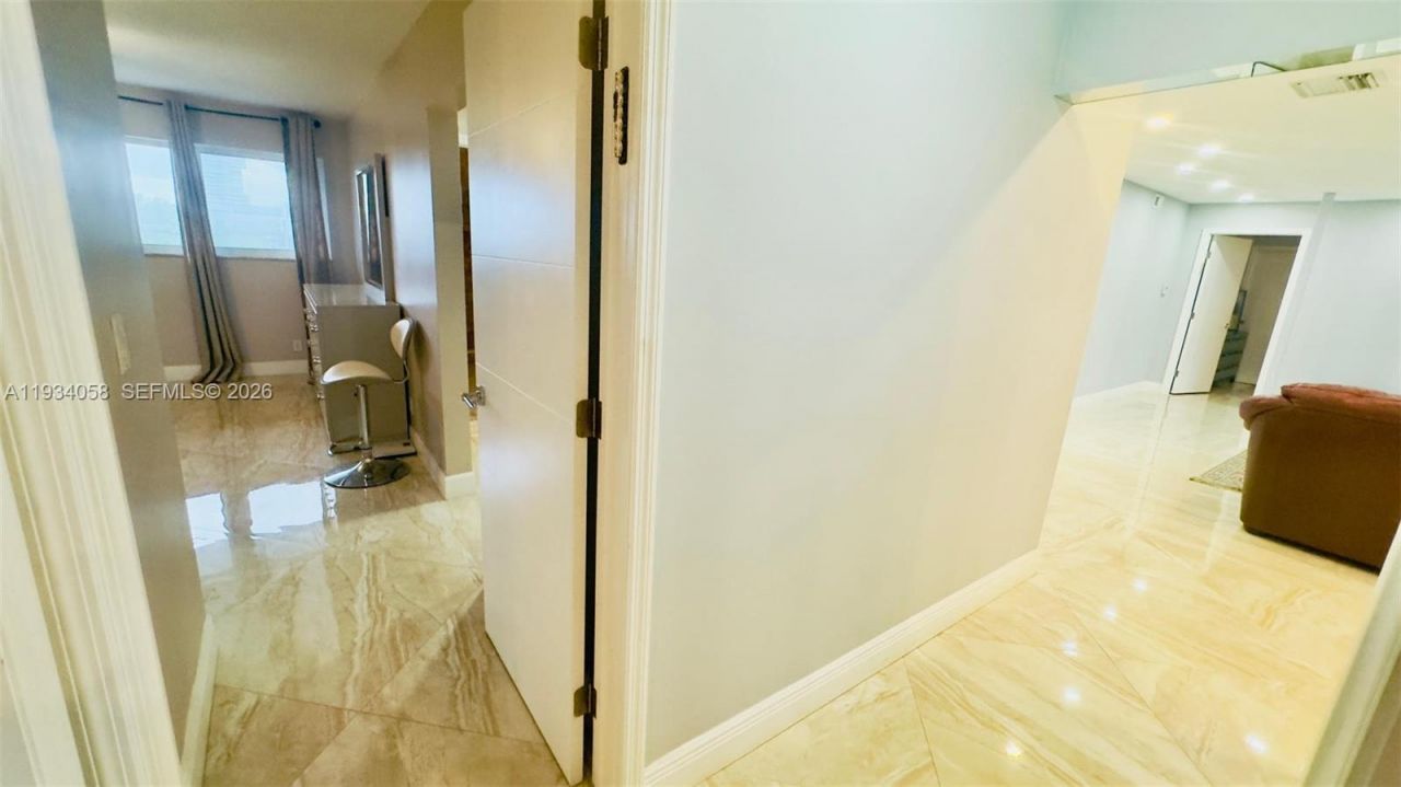 329 SE 3rd St, Unit 502S, Hallandale Beach, FL 33009 Photo