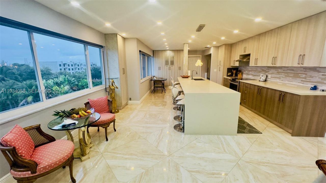 329 SE 3rd St, Unit 502S, Hallandale Beach, FL 33009 Photo