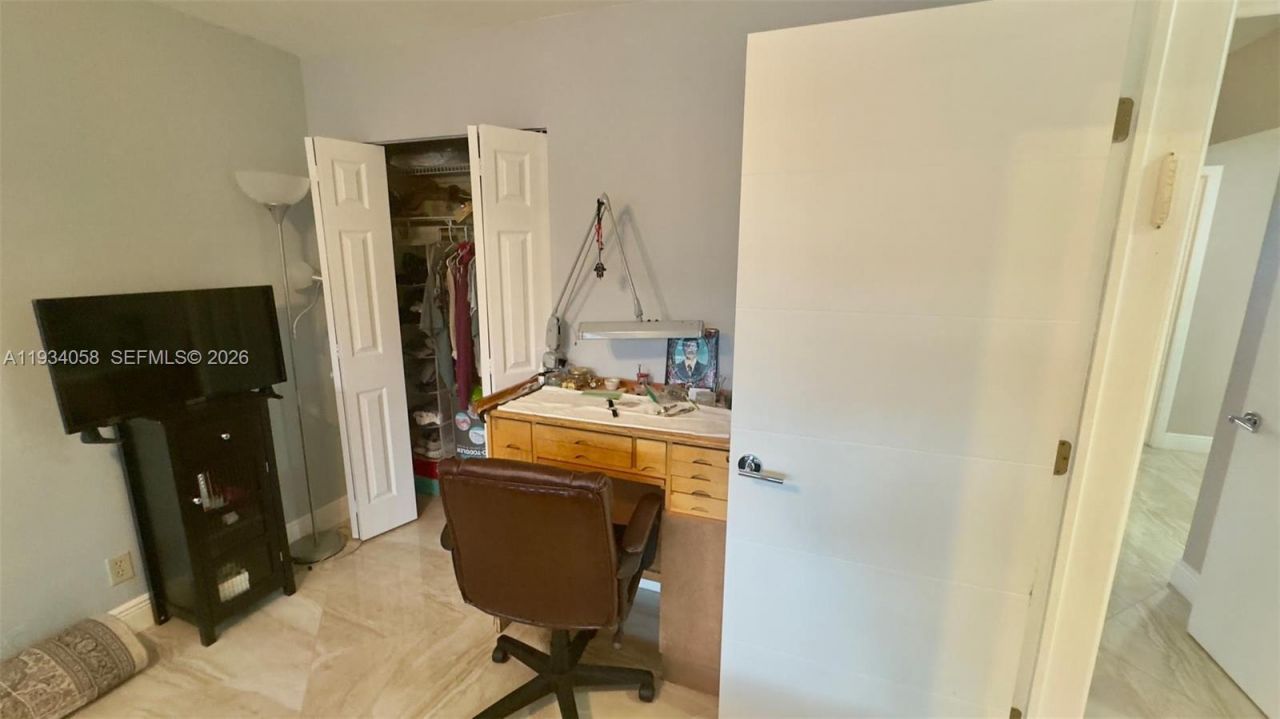 329 SE 3rd St, Unit 502S, Hallandale Beach, FL 33009 Photo