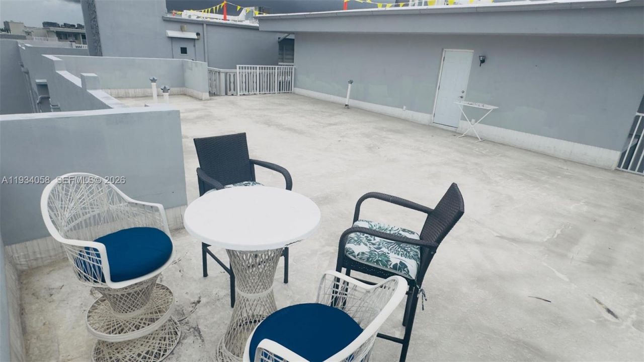 329 SE 3rd St, Unit 502S, Hallandale Beach, FL 33009 Photo