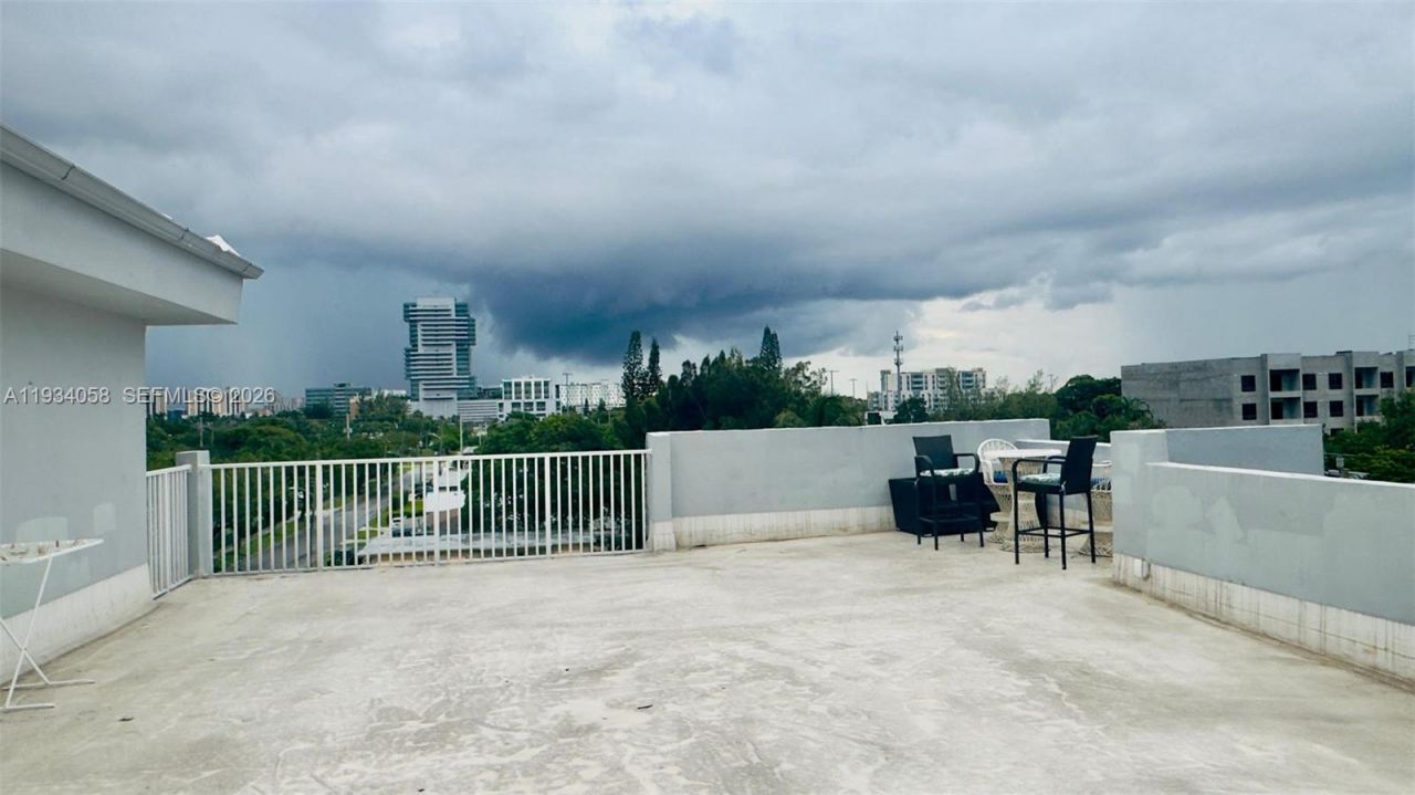 329 SE 3rd St, Unit 502S, Hallandale Beach, FL 33009 Photo