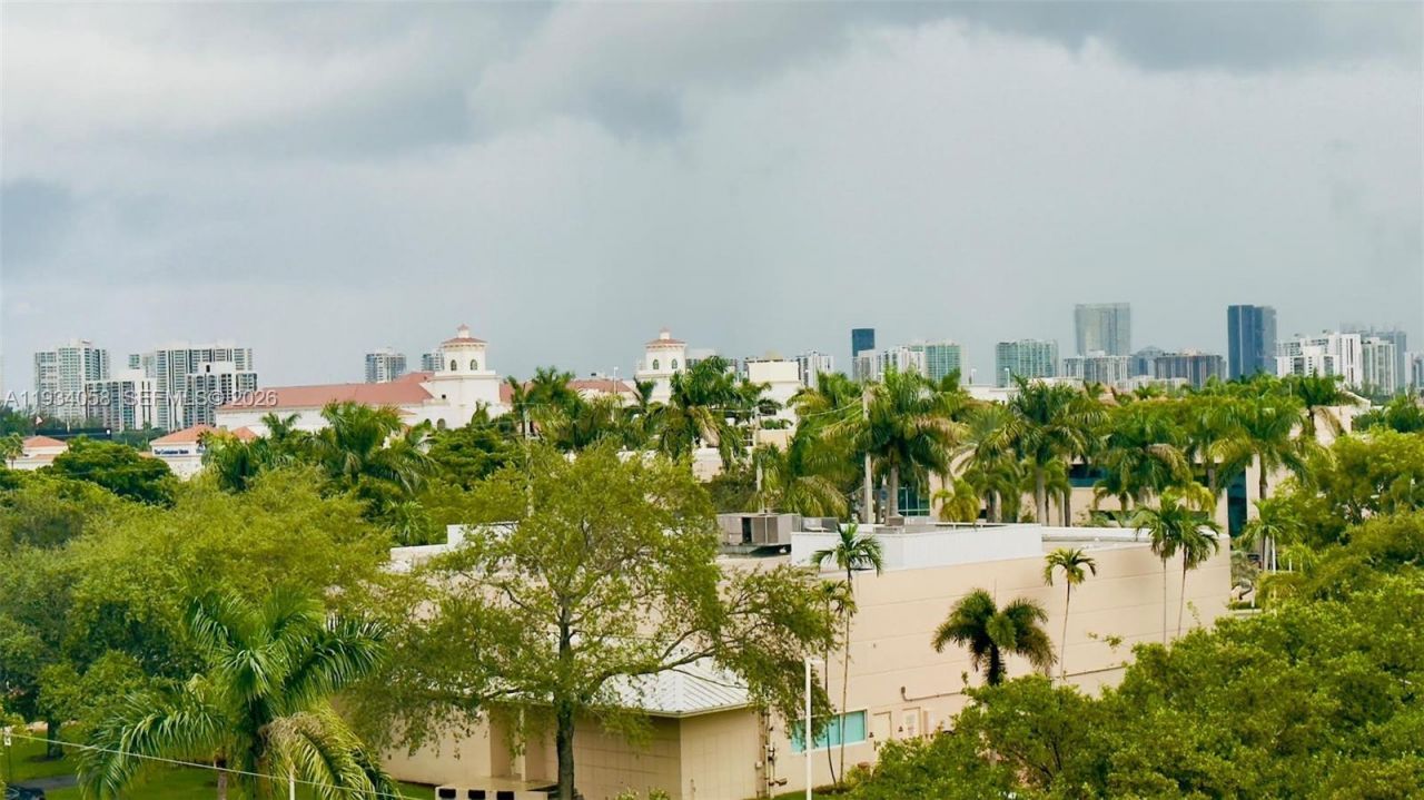 329 SE 3rd St, Unit 502S, Hallandale Beach, FL 33009 Photo