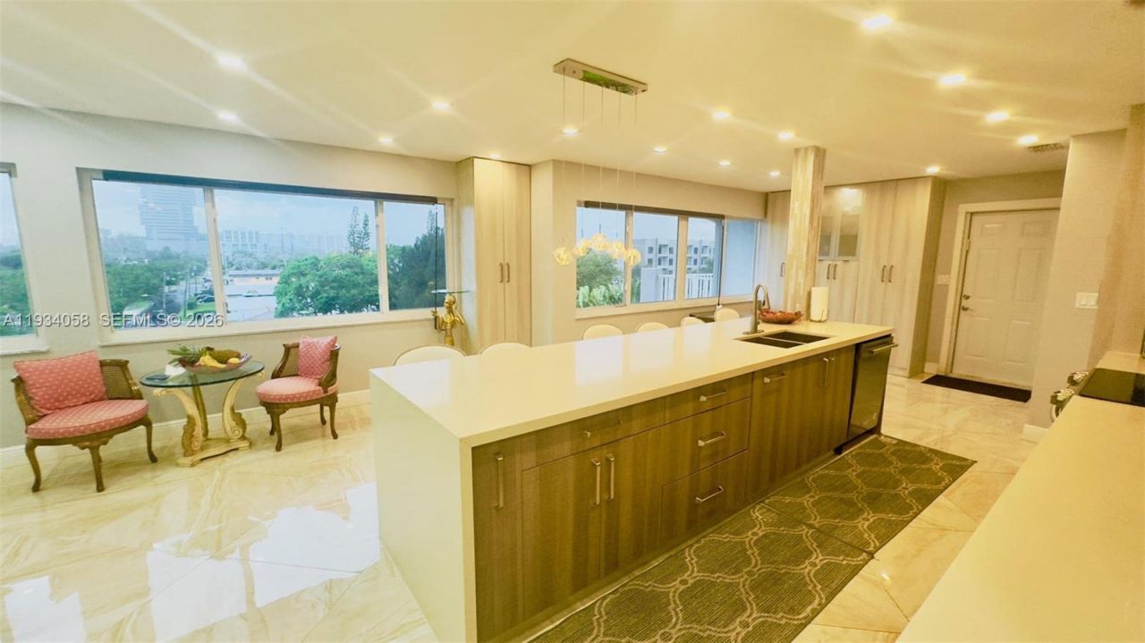 329 SE 3rd St, Unit 502S, Hallandale Beach, FL 33009 Photo