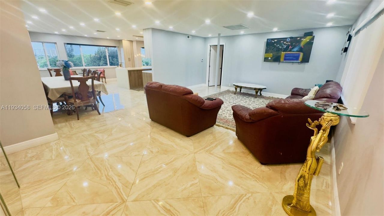 329 SE 3rd St, Unit 502S, Hallandale Beach, FL 33009 Photo