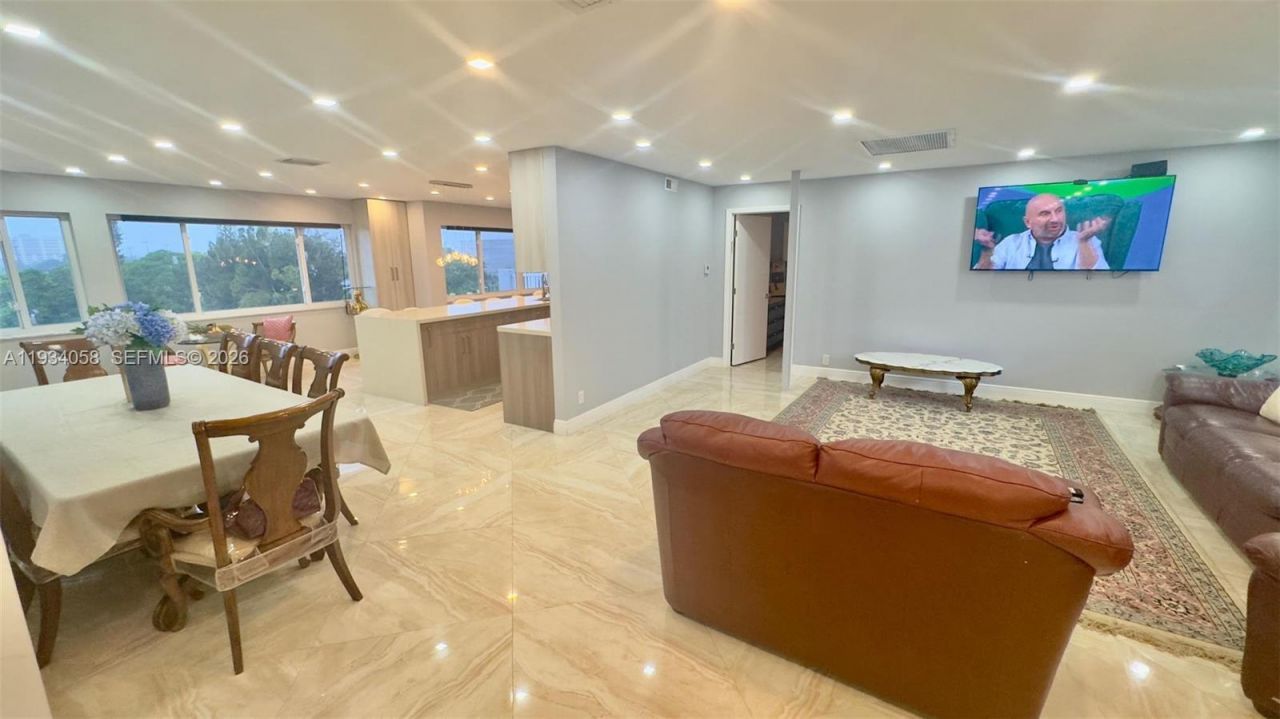 329 SE 3rd St, Unit 502S, Hallandale Beach, FL 33009 Photo