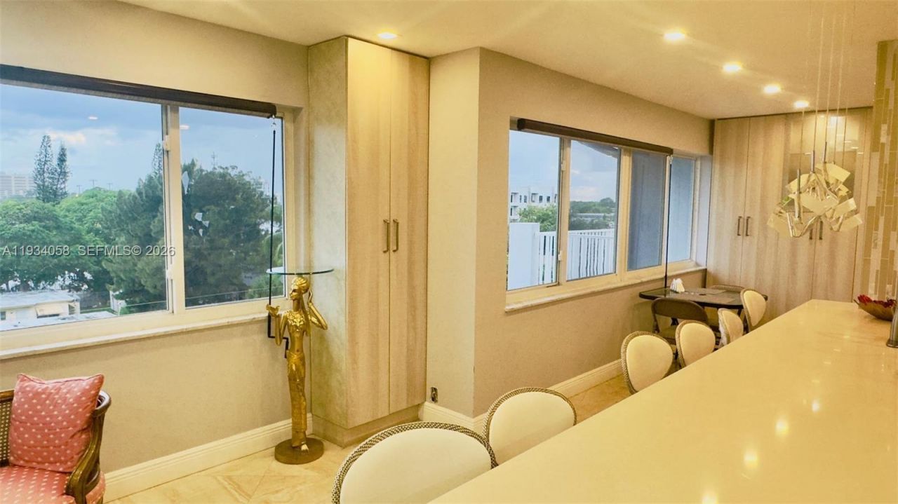 329 SE 3rd St, Unit 502S, Hallandale Beach, FL 33009 Photo