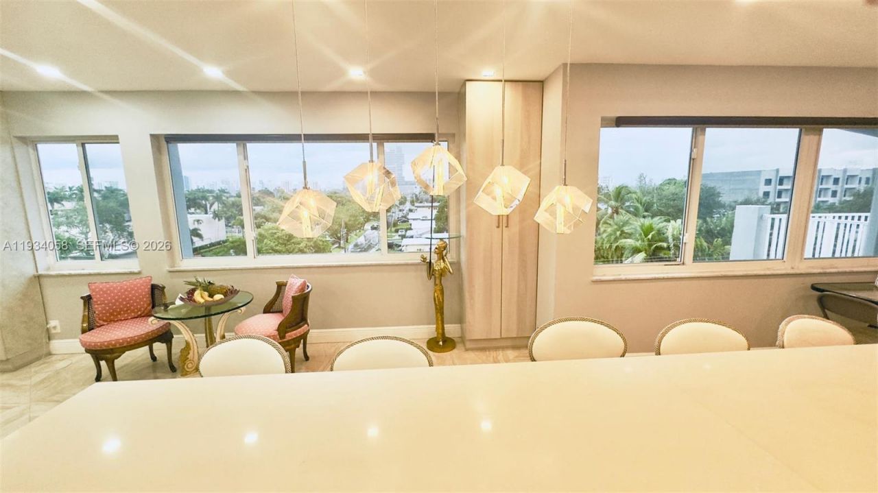 329 SE 3rd St, Unit 502S, Hallandale Beach, FL 33009 Photo