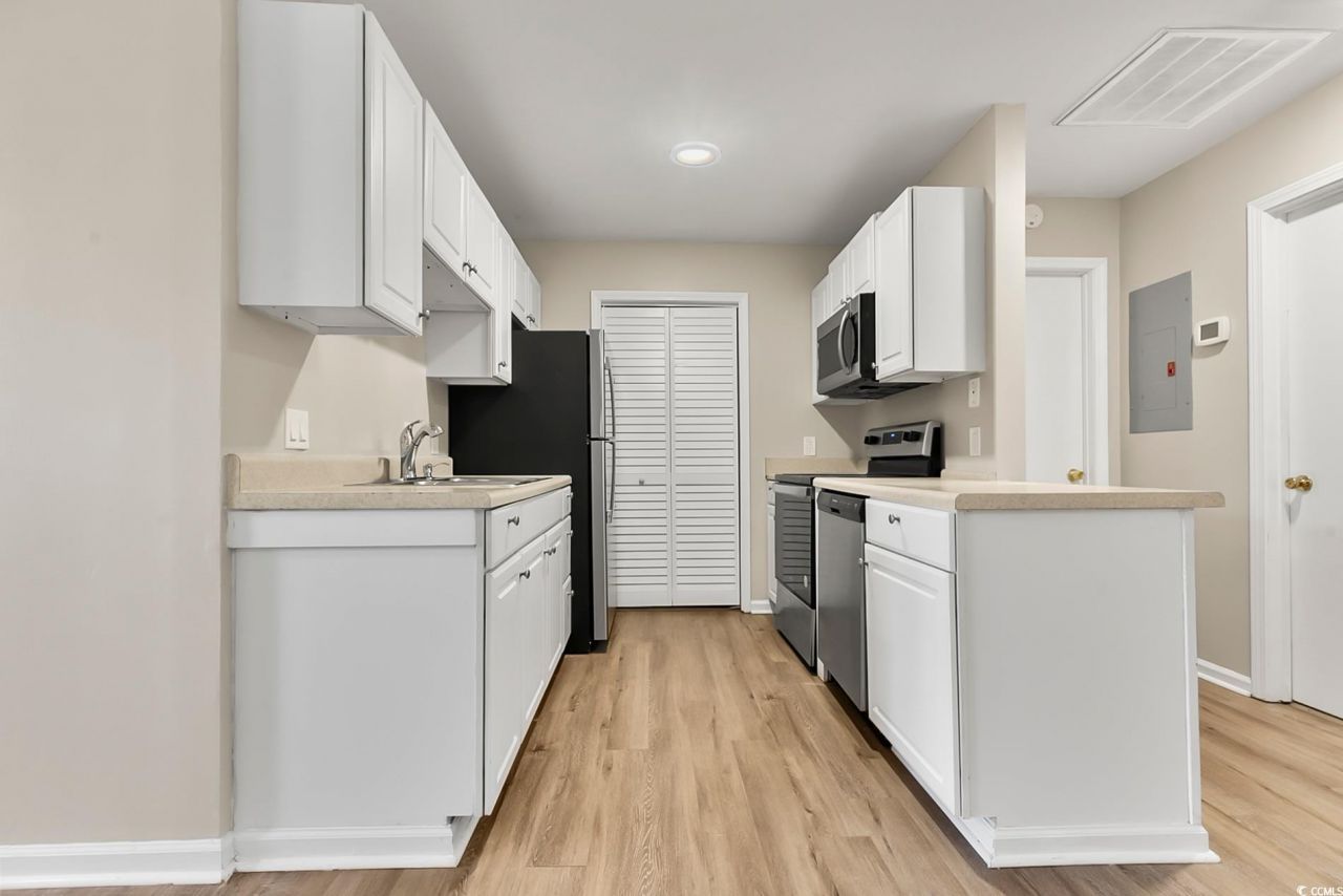 4150 Horseshoe Dr. N Photo 9