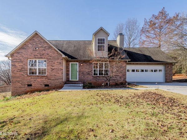 260 Oakwood Estates Drive, Lenoir City, TN 37772