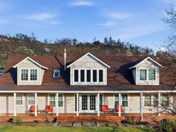 6015 Dark Hollow Road, Medford, OR 97501