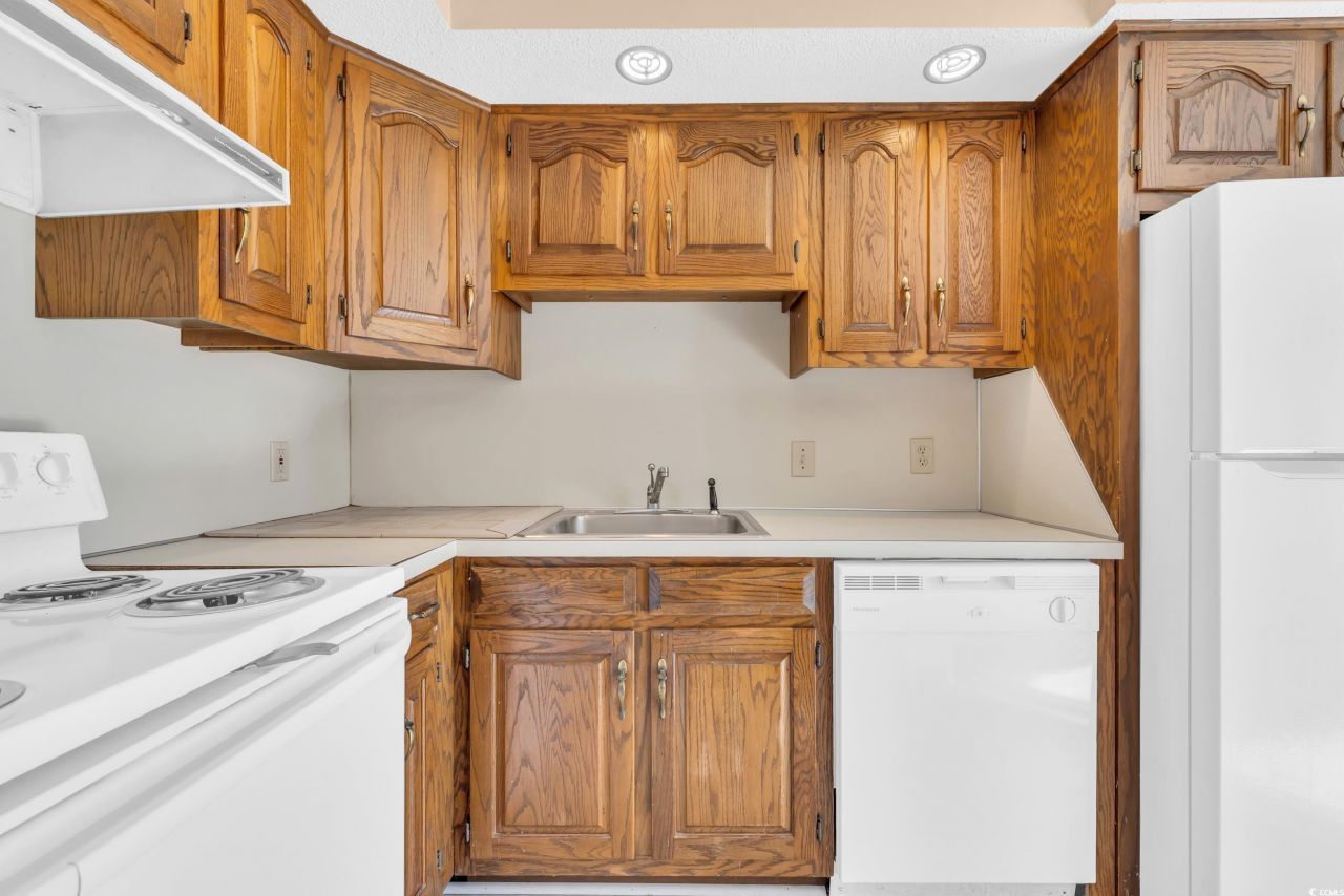 4207 Pinehurst Circle Photo 11