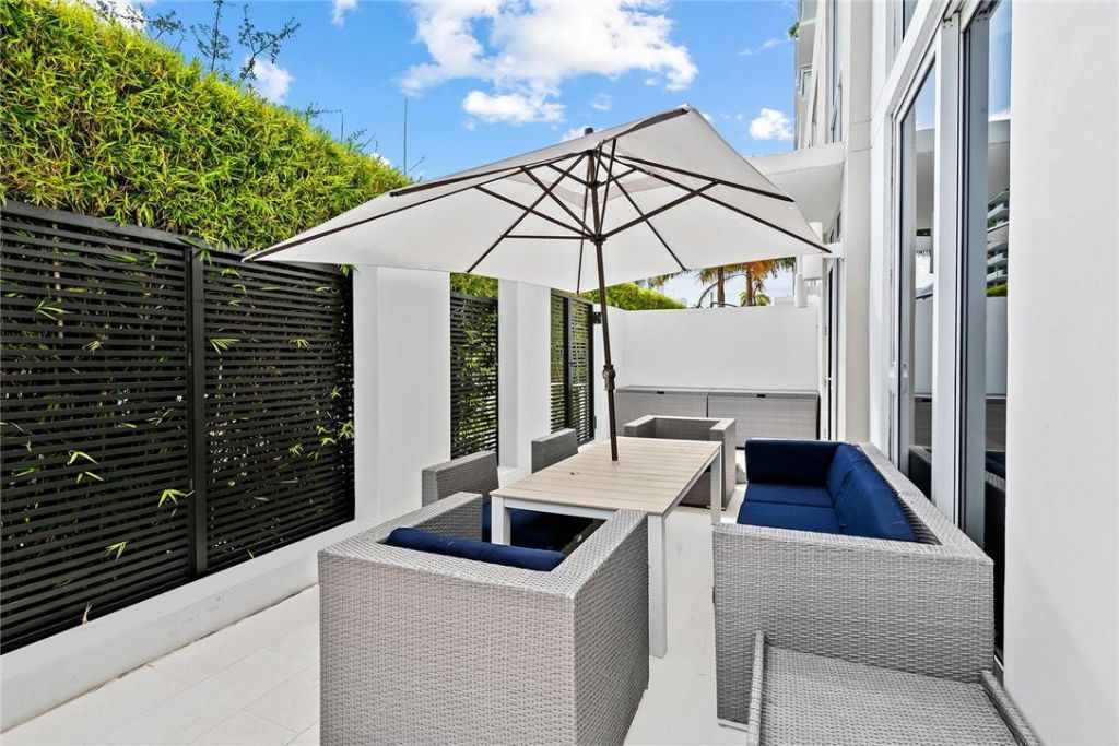 401 N Birch Road, Unit TH2, Fort Lauderdale, FL 33304 Photo