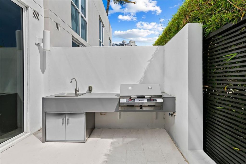 401 N Birch Road, Unit TH2, Fort Lauderdale, FL 33304 Photo