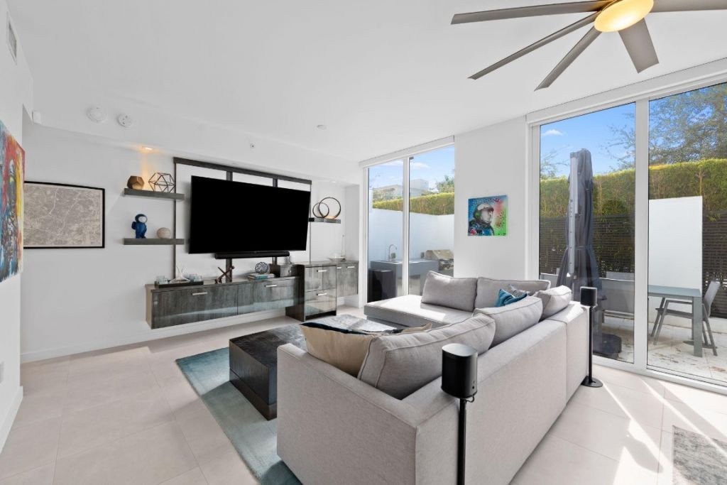 401 N Birch Road, Unit TH2, Fort Lauderdale, FL 33304 Photo