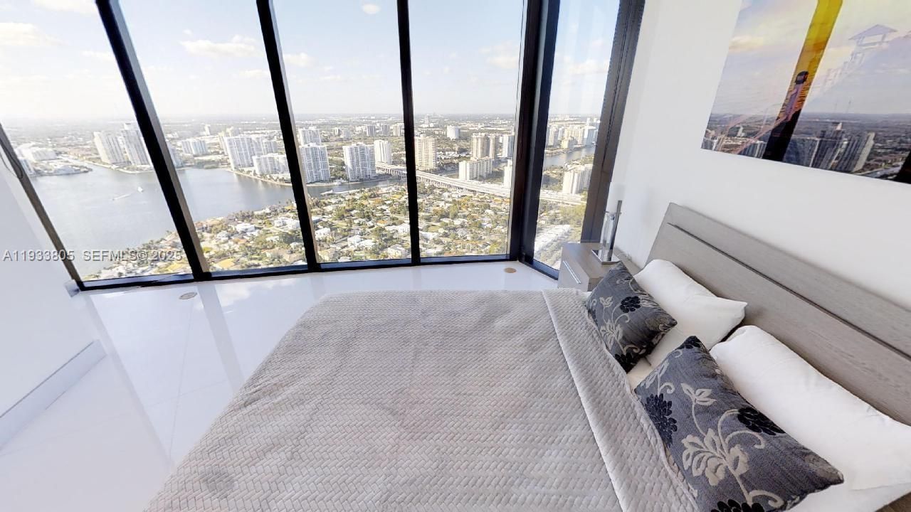 18555 Collins Ave , Unit 4604, Miami Beach, FL 33160 Photo