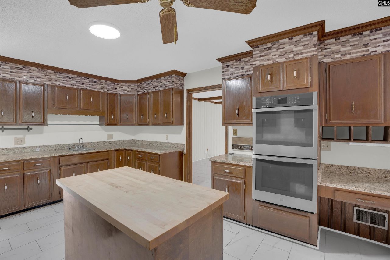 77 Northlake Road  Photo 11