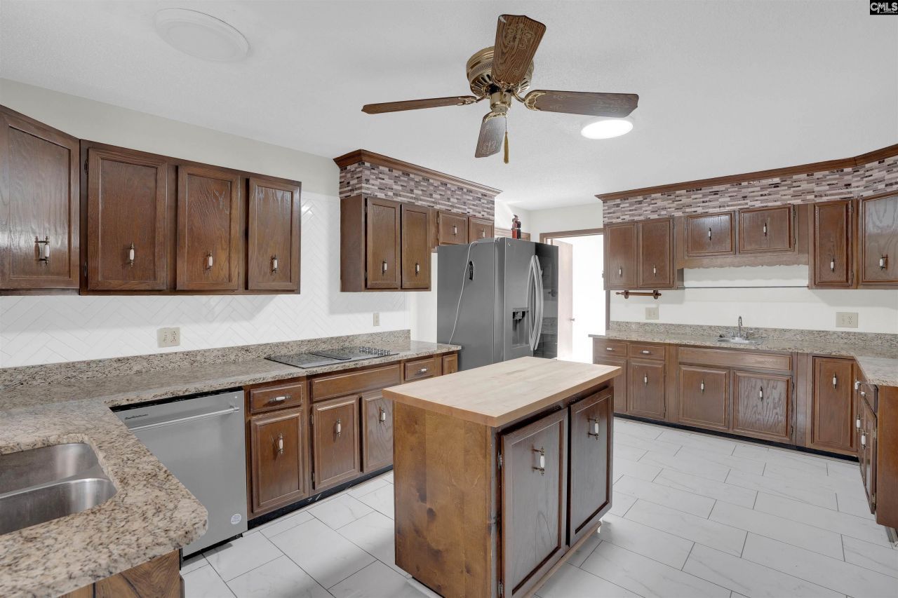 77 Northlake Road  Photo 12