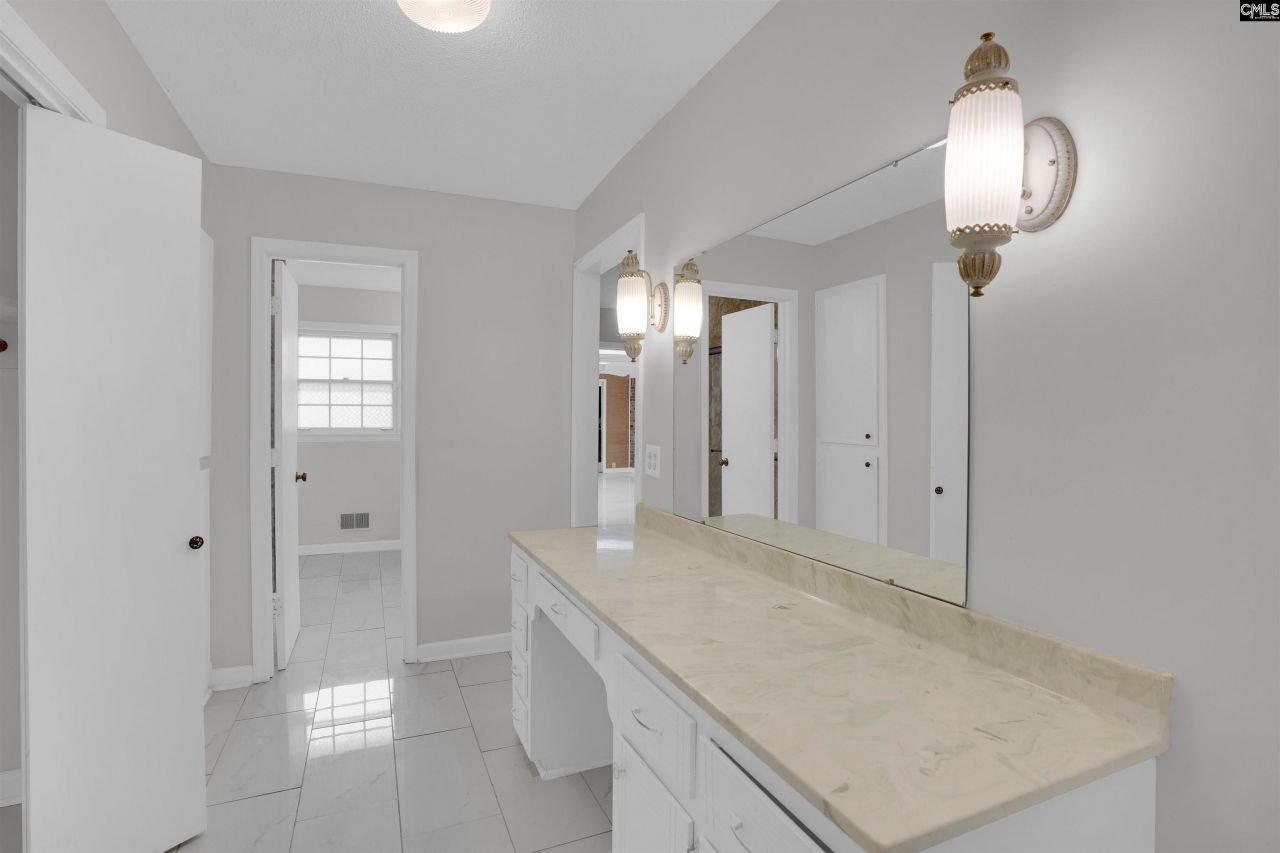 77 Northlake Road  Photo 19