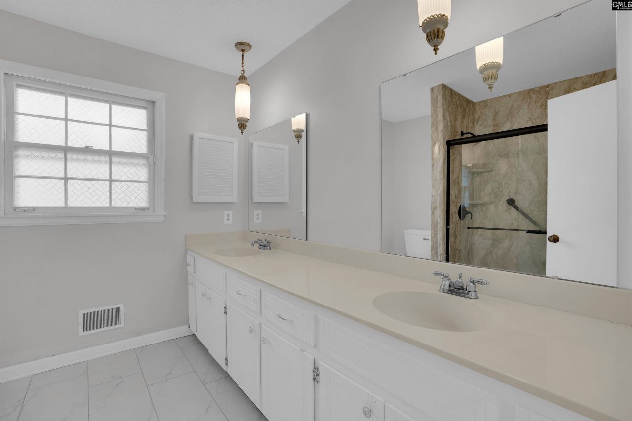 77 Northlake Road  Photo 20