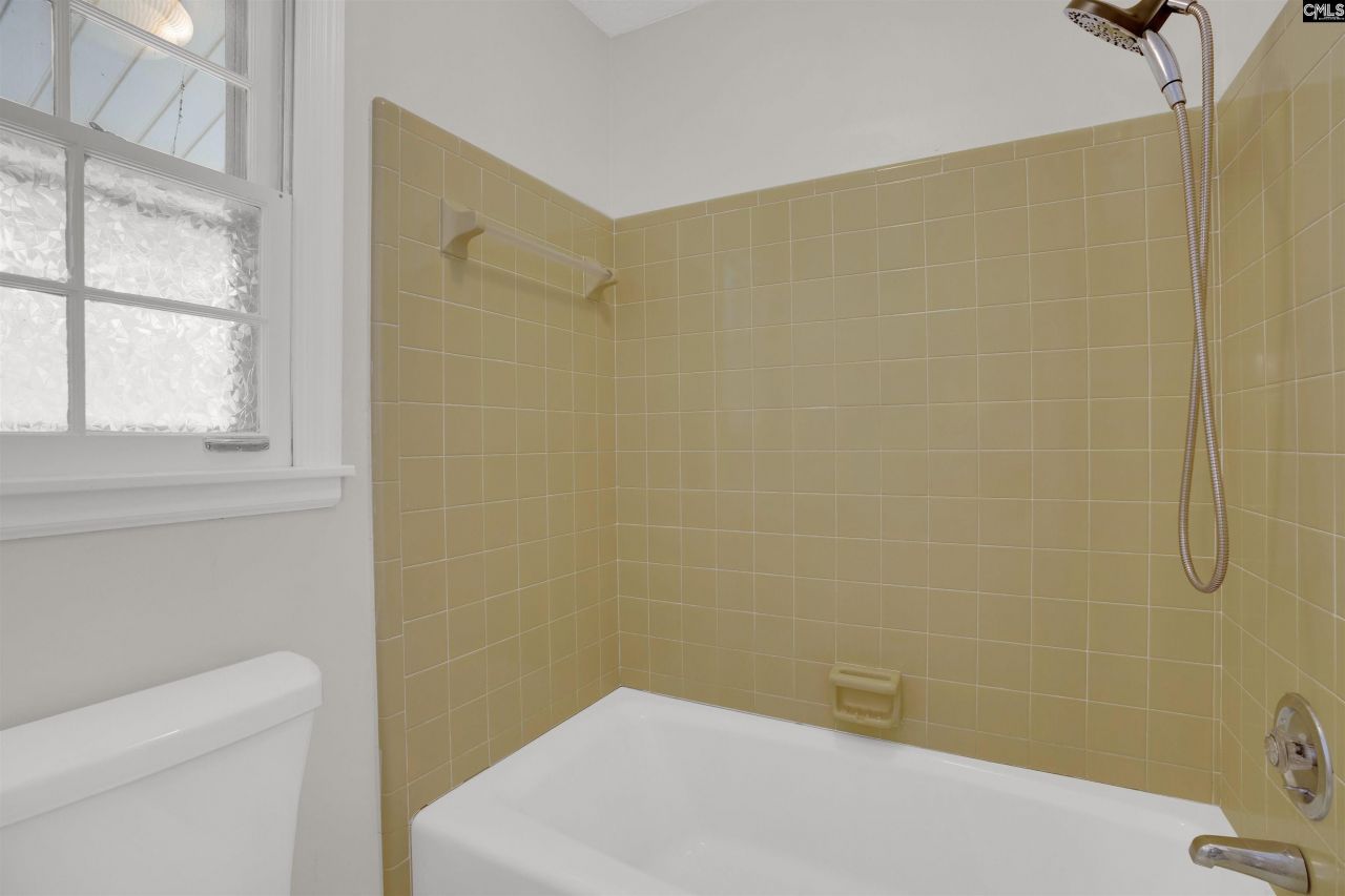 77 Northlake Road  Photo 29