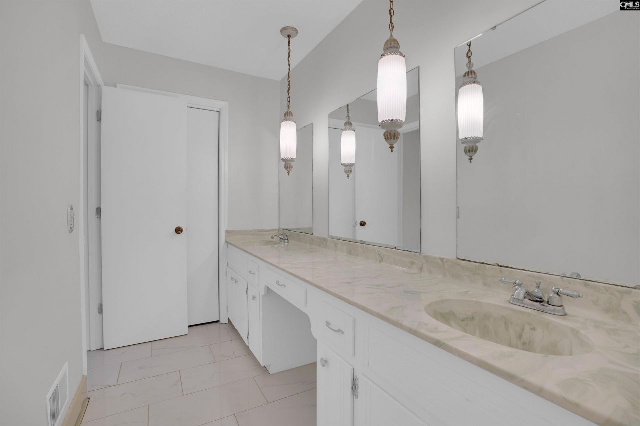 77 Northlake Road  Photo 30