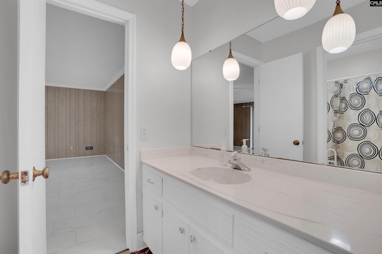 77 Northlake Road  Photo 32