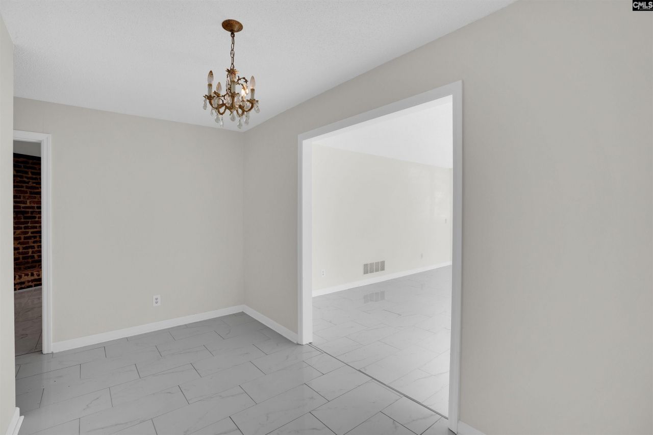 77 Northlake Road  Photo 35